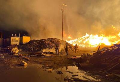 Прокуратура проводит проверку после пожара на территории промзоны в Ломоносовском районе
