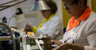 Янтарный комбинат закупает 330 килограммов чистого серебра в слитках