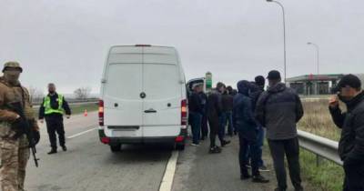 На подъездах в Харьков задержали автобусы с “титушками” – СБУ