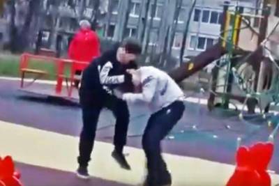 В Петербурге вынесли приговор мужчине, избившему ребенка на детской площадке