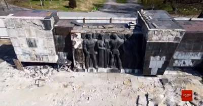 У Львові почали демонтаж барельєфів Монумента слави