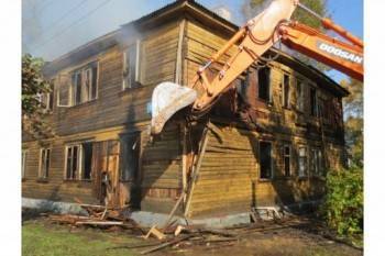 В Белозерске жители требуют снести старые дома
