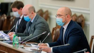 Заявки на получение 8000 гривен подали более 200 тысяч украинцев