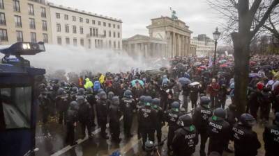 Германия выходит на протест против нового «Закона о защите от инфекционных заболеваний»
