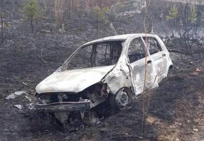 Под Тюменью пьяный пенсионер разбил и сжег свой Hyundai о дачный автобус