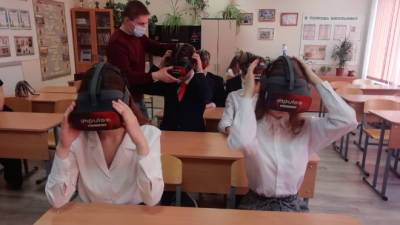 Тосненские школьники будут решать тесты в специальных шлемах