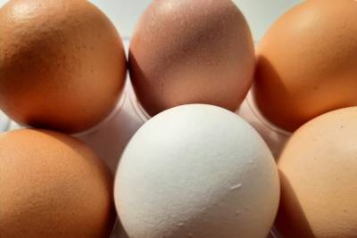 Не больше десятка яиц в одни руки отпускают в саратовских сетевых магазинах