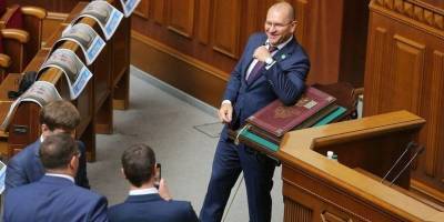 Депутат Евгений Шевченко хочет, чтобы его со скандалом выгнали из Слуги народа - ТЕЛЕГРАФ