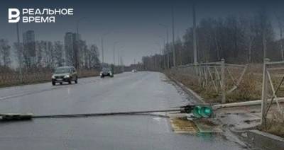 В Казани на проезжую часть упал светофор