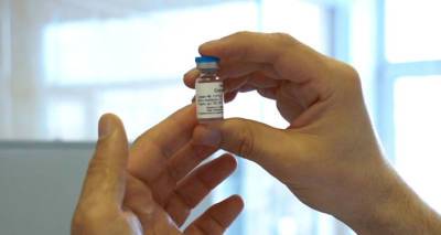 Мантуров назвал сроки регистрации вакцины "Спутник Лайт" в России