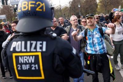 Жители Берлина протестуют против карантинных мер из-за коронавируса