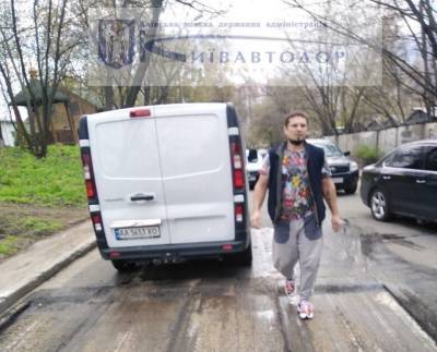 В Киеве неизвестный обстрелял дорожников: Есть раненый