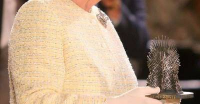 10 знаменитых фото с королевой Елизаветой II — вот почему ее так любят подданные