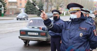 В центре Луганска полиция проверяет маршрутки. ФОТО