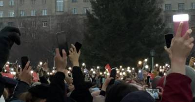 Надувные утки и фонарики: в России проходят акции в поддержку Навального (фото, видео)