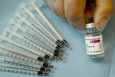 Украина договаривается с Польшей о поставке вакцины AstraZeneca