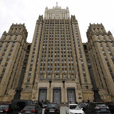 Россия высылает десять сотрудников американского посольства