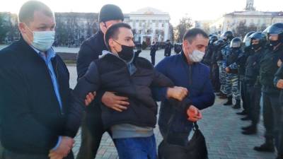 В Тюмени на акции в поддержку Навального задержали пять сторонников политика