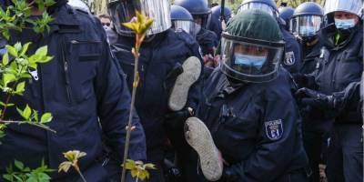 Полицейские жестко разогнали антикарантинные протесты в Берлине — фото