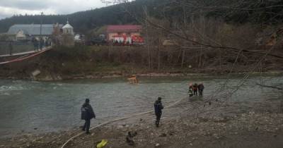 В Ивано-Франковской области спасли тракториста: чуть не утонул посреди реки