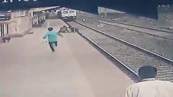 Герои рядом. В Индии железнодорожник спас ребенка из-под колес поезда