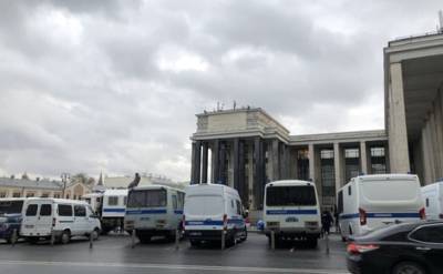 Московская полиция огородила металлическими конструкциями Манежную площадь