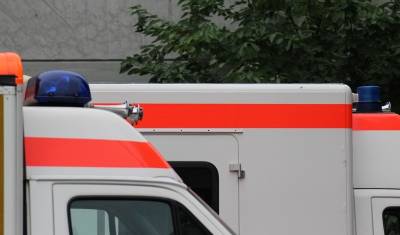 В Кузбассе женщина скончалась на лестничной клетке после отказа скорой в помощи
