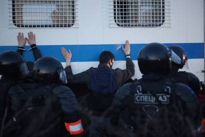 В Челябинске на акции в поддержку Навального начались задержания