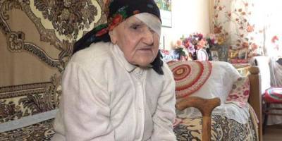 Чувствует себя хорошо. В Тернопольской области 99-летнюю пациентку вакцинировали от коронавируса препаратом Pfizer — фото