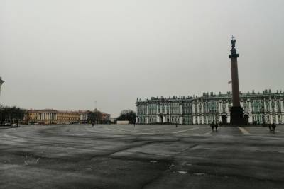 Дворцовую площадь откроют для петербуржцев не раньше утра четверга