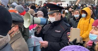 Несколько сотен задержанных: в России весь день протестуют сторонники Навального