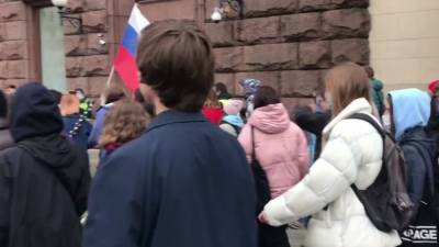Незаконный митинг в Москве вновь собрал несовершеннолетних и студентов