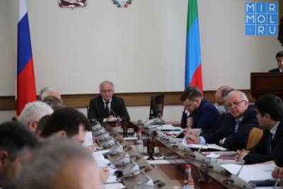 Абдулпатах Амирханов провел заседание республиканского кабинета министров