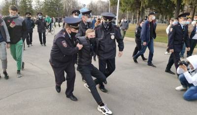В Уфе на митинге в поддержку Навального задержали 40 человек