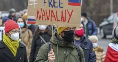 В РФ на акциях протеста в поддержку оппозиционера Навального задержаны более 300 человек