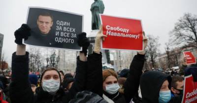 В ходе акций протеста в поддержку Навального в России задержано 325 человек (фото, видео)