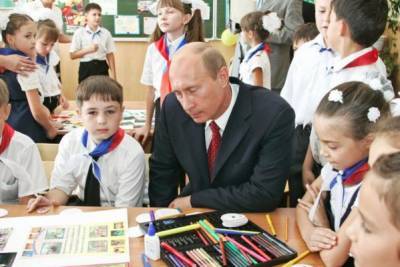 Минтруд сообщил, каким будет порядок обещанных Путиным выплат на школьников