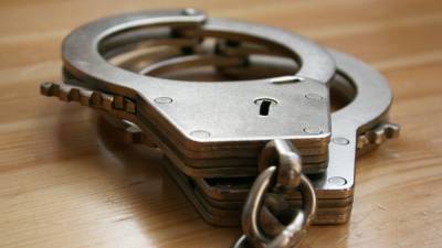 Двух правоохранителей задержали за содействие преступникам в Твери