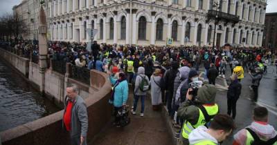 Больше 30 человек задержали на акции протеста в Петербурге