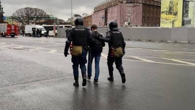 В Петербурге начались массовые задержания на митинге