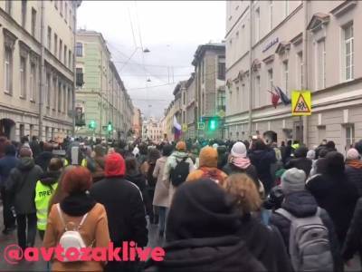 Путин - В Петербурге начались массовые задержания - sobesednik.ru - Санкт-Петербург - Липецк