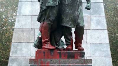 Монумент советским воинам осквернили в Чехии
