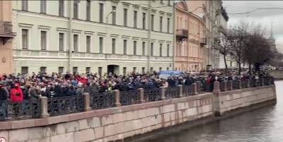 Акция за Навального 21 апреля – фото и видео задержаний в Москве и Санкт-Петербурге - ТЕЛЕГРАФ