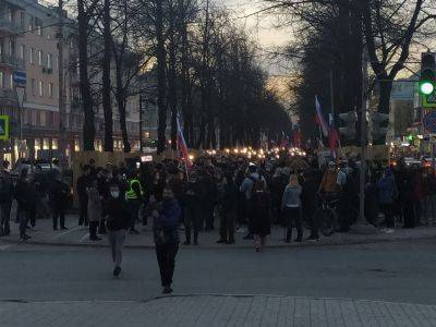 В Перми устроили почти факельное шествие в поддержку Навального