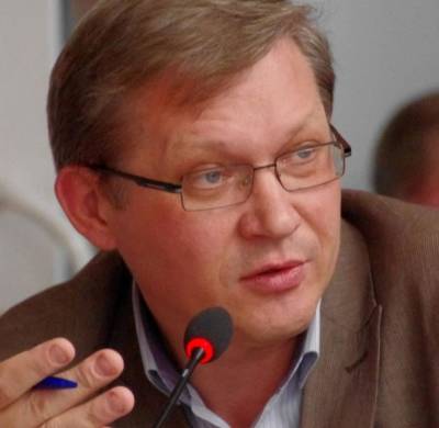 Политика Владимира Рыжкова отпустили из полиции после задержания за ретвит