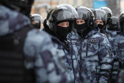В Петербурге задержали главу штаба Навального в жилетке прессы