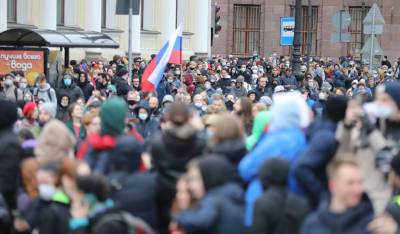 На акциях солидарности с Алексеем Навальным задержали не менее тысячи человек