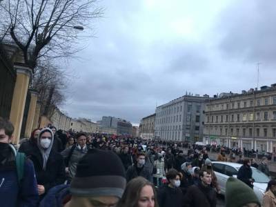 «Вы — свет этого города, вы — сила»: штаб Навального поблагодарил петербуржцев, вышедших на митинг