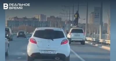 Булат Bolt Закиров проехался на крыше автомобиля по Казани