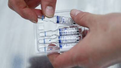 Вакцинироваться от коронавируса теперь можно в московском ЦУМе